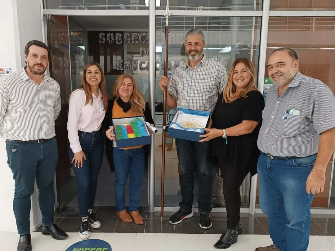 Entrega de la Bandera de Ceremonias por el Municipio